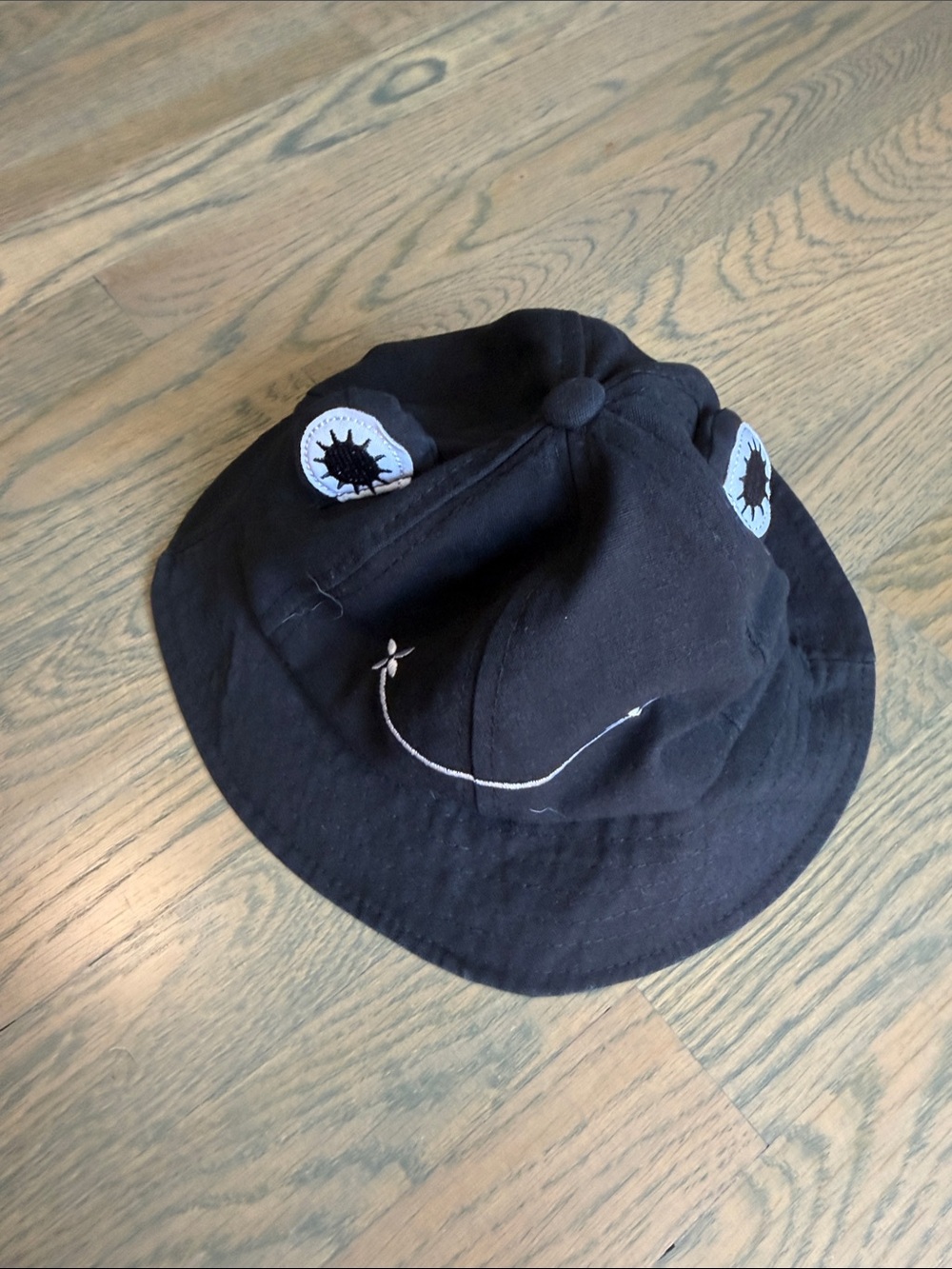 Black Bucket Hat with Playful Eye Detail - Unbranded